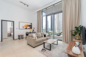Stylish 1-Bedroom Apartment in Downtown Dubai with City View